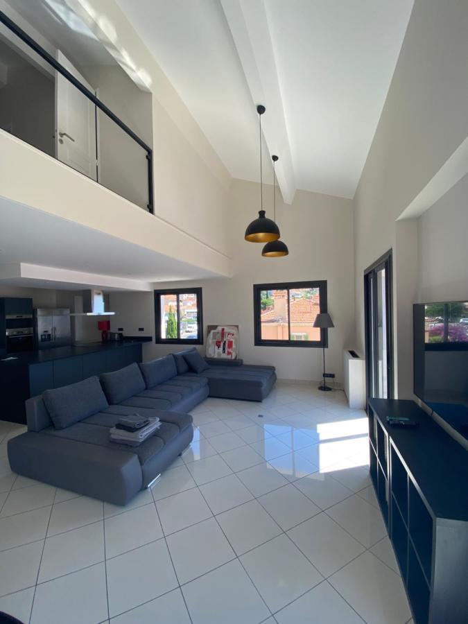 Residence Le Provence Le Lavandou Bagian luar foto