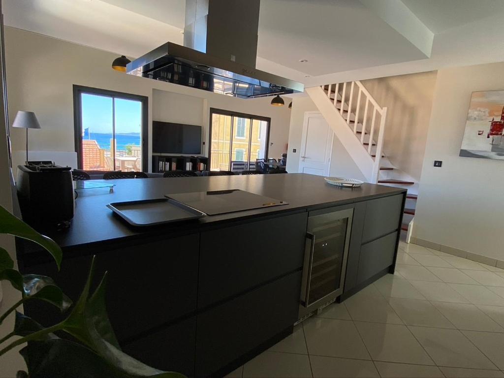 Residence Le Provence Le Lavandou Bagian luar foto