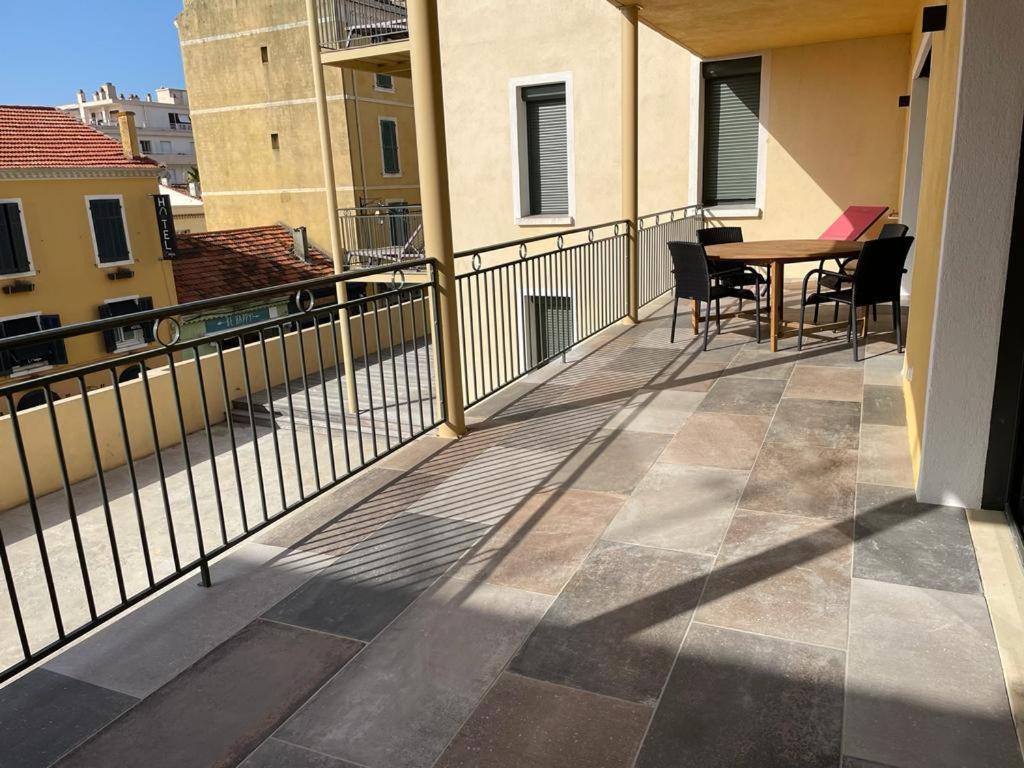 Residence Le Provence Le Lavandou Bagian luar foto