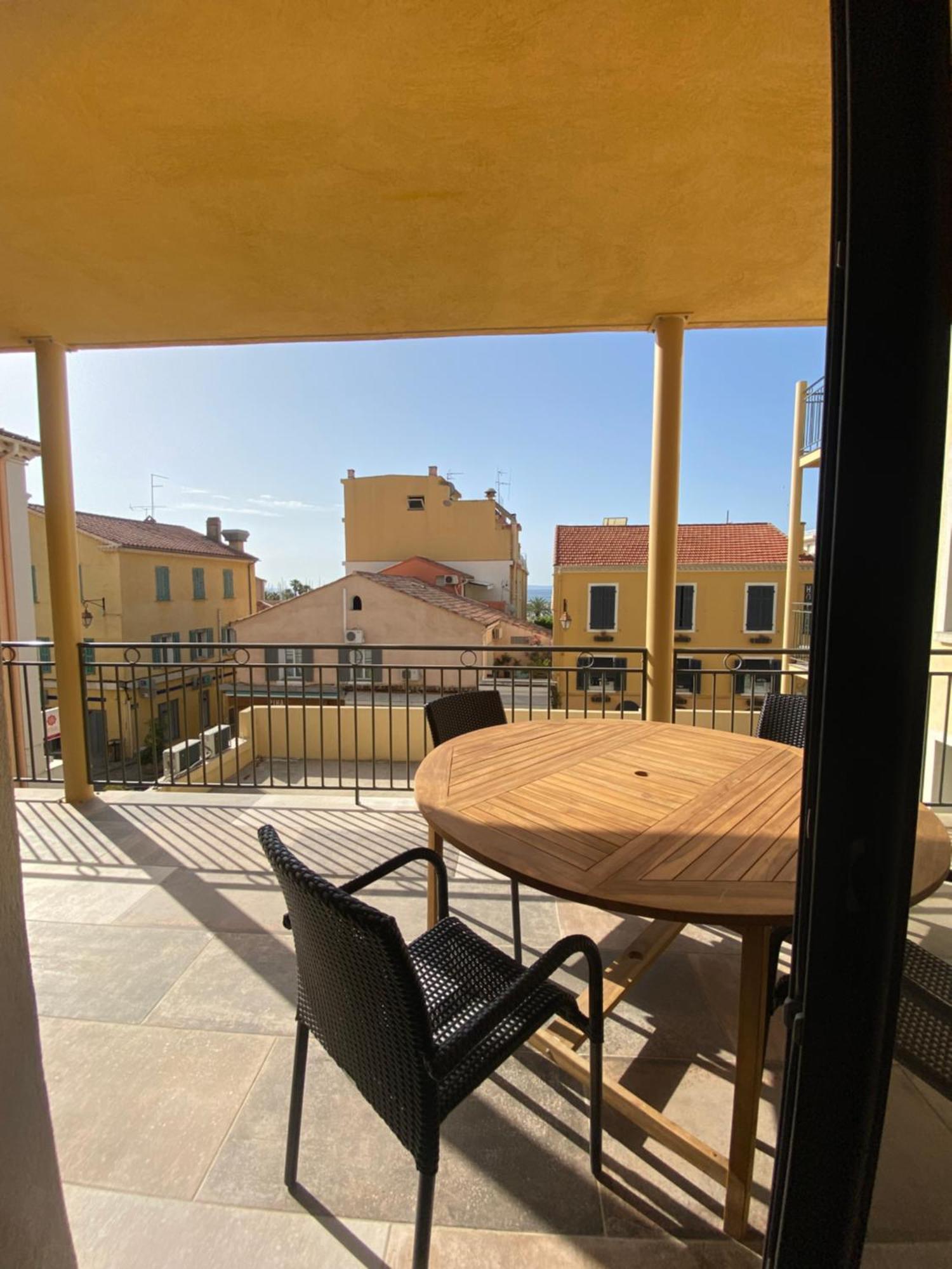 Residence Le Provence Le Lavandou Bagian luar foto