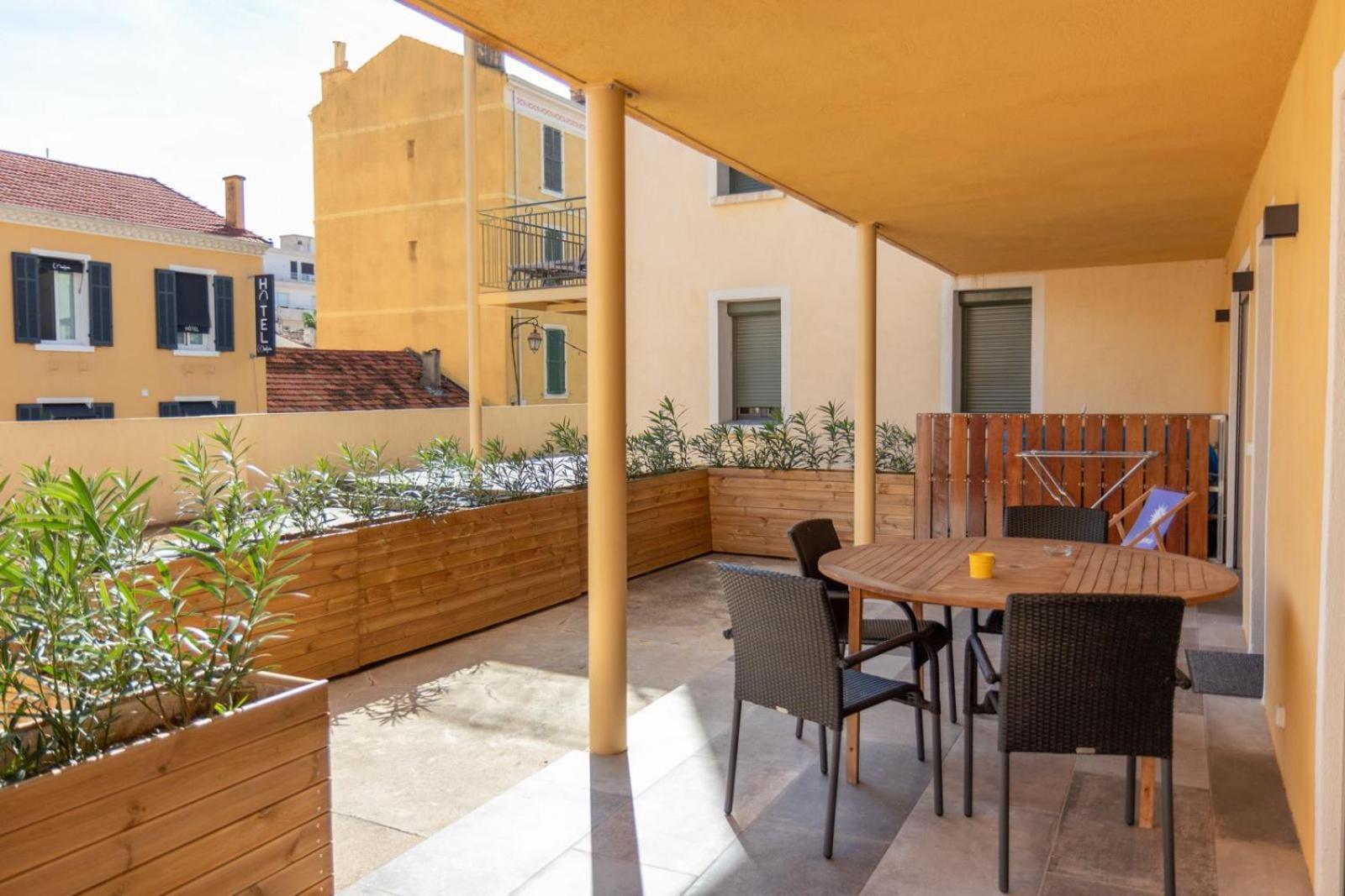 Residence Le Provence Le Lavandou Bagian luar foto