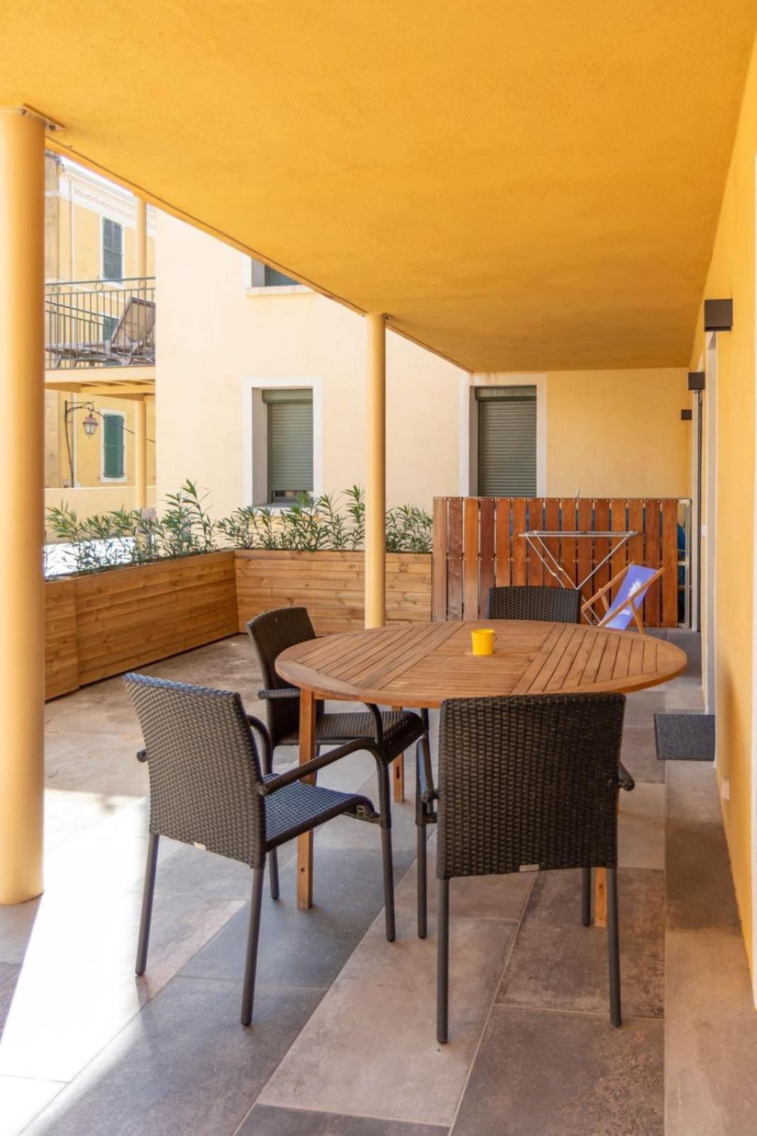 Residence Le Provence Le Lavandou Bagian luar foto